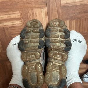 2019 Nike Vapormax black and gold.